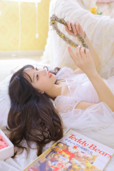 一边摸一边脱一边吃胸亲